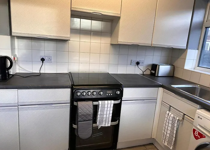 Letzi - Modern 2 Bedroom Apartment Near Heathrow