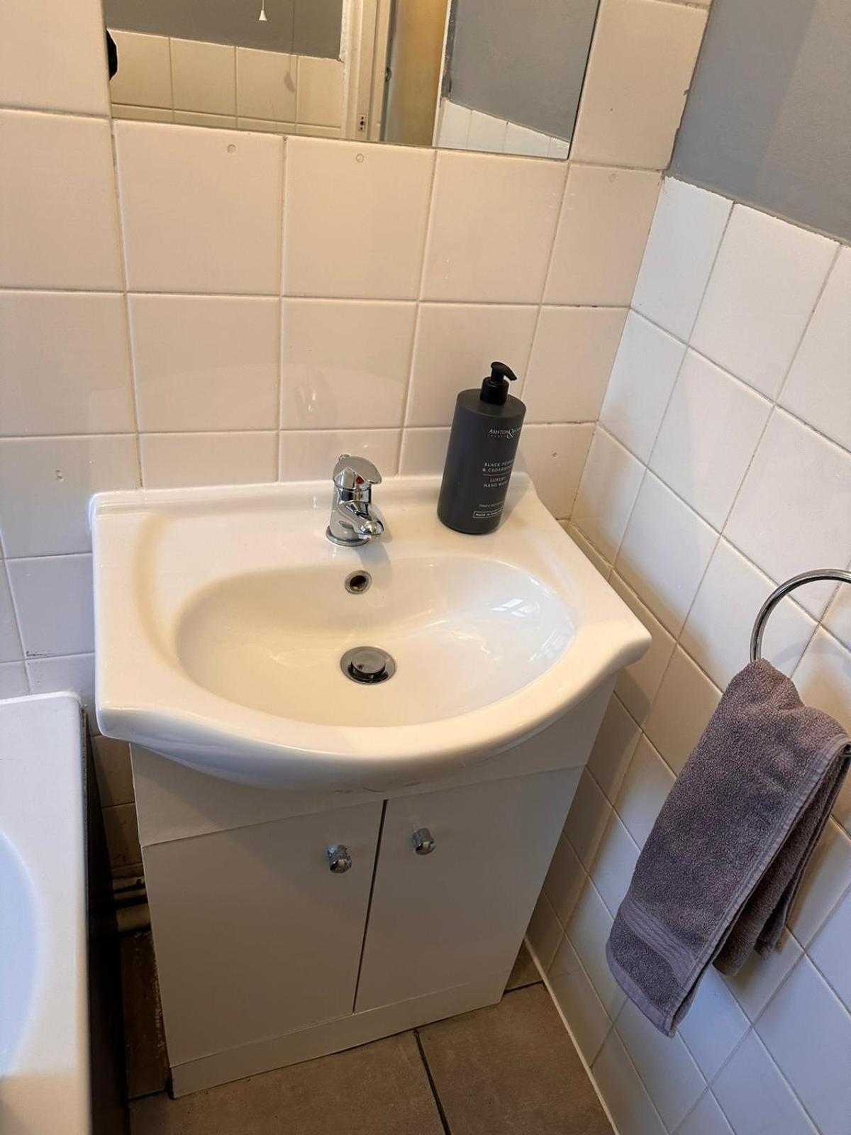 Letzi - Modern 2 Bedroom Near Heathrow * Hillingdon
