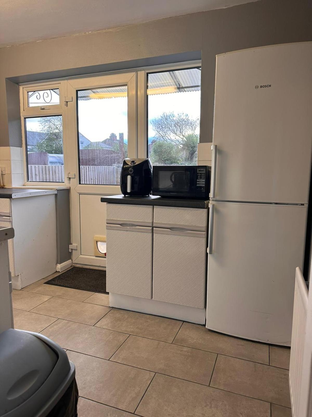 Letzi - Modern 2 Bedroom Near Heathrow Hillingdon